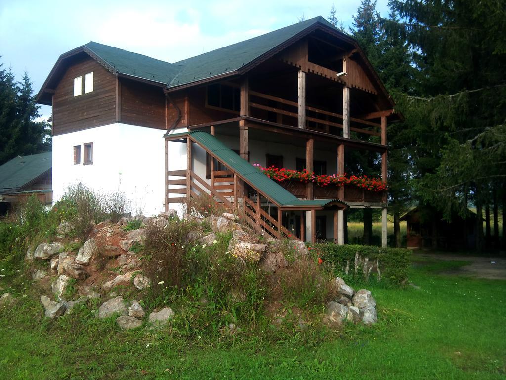 Guest House Sumski Dvor Vrhovine Екстериор снимка