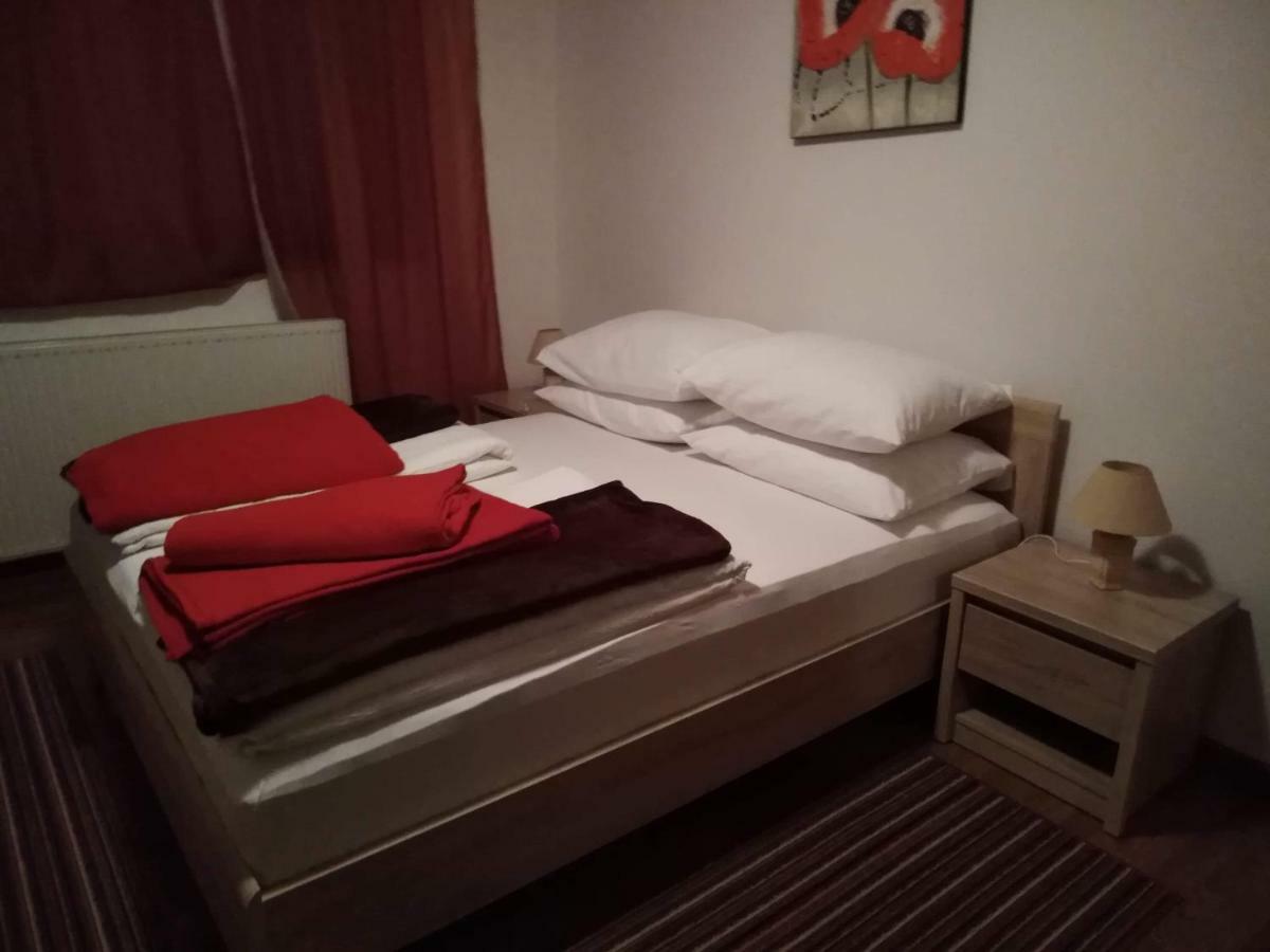 Guest House Sumski Dvor Vrhovine Екстериор снимка